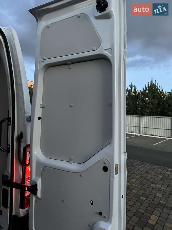 Вантажний фургон Nissan NV400 2020 в Луцьку