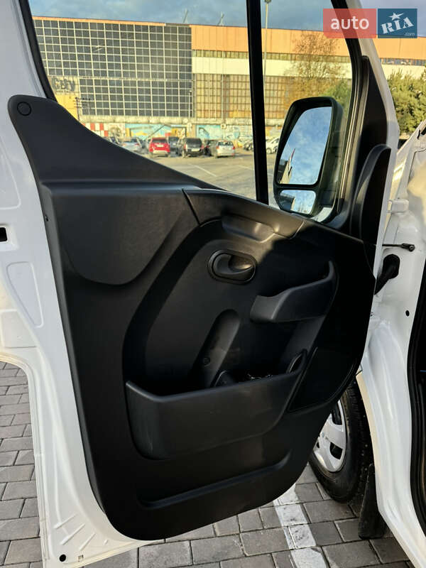 Вантажний фургон Nissan NV400 2020 в Луцьку
