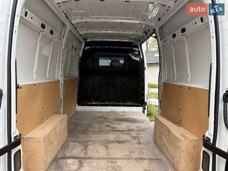 Вантажний фургон Nissan NV400 2017 в Києві