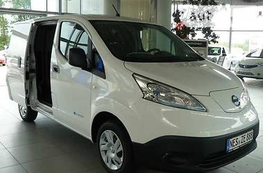 Грузопассажирский фургон Nissan NV 2018 в Киеве