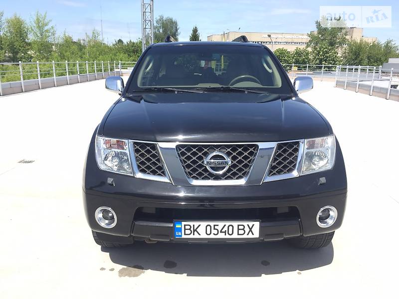 Внедорожник / Кроссовер Nissan Pathfinder 2006 в Ровно