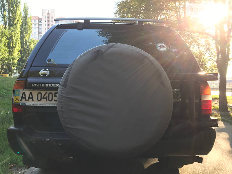 Внедорожник / Кроссовер Nissan Pathfinder 1997 в Киеве