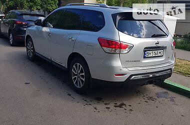 Внедорожник / Кроссовер Nissan Pathfinder 2015 в Черноморске