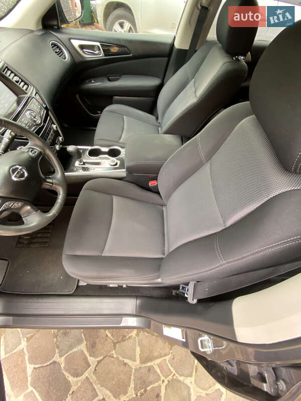 Внедорожник / Кроссовер Nissan Pathfinder 2017 в Черновцах