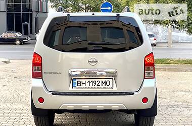 Позашляховик / Кросовер Nissan Pathfinder 2013 в 
