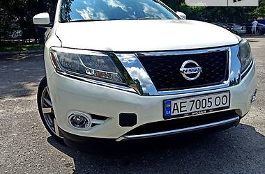 Внедорожник / Кроссовер Nissan Pathfinder 2015 в Днепре