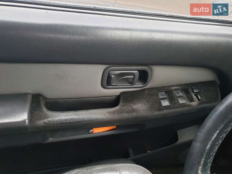 Внедорожник / Кроссовер Nissan Pathfinder 1999 в Киеве