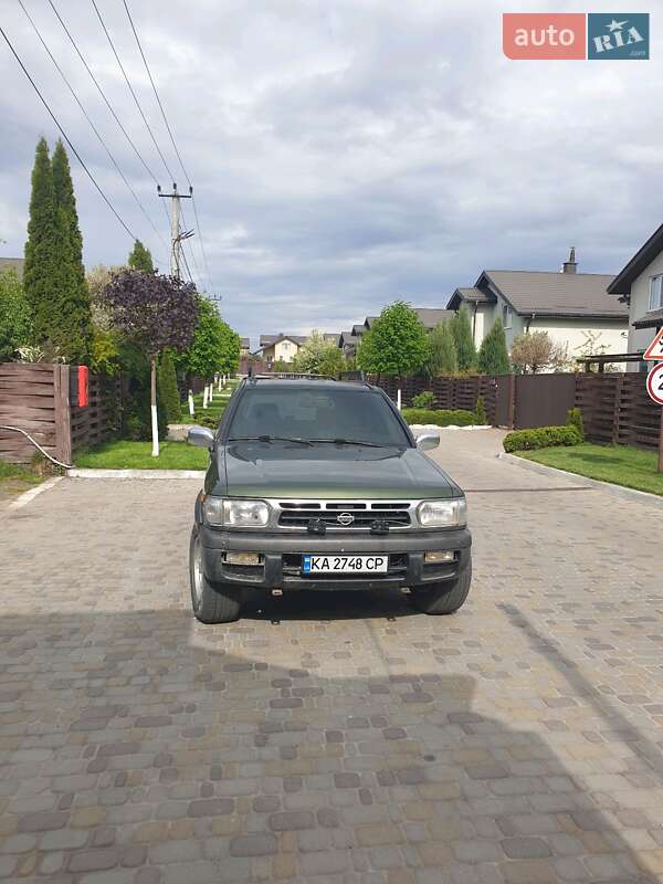 Внедорожник / Кроссовер Nissan Pathfinder 1999 в Киеве
