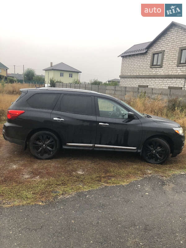 Позашляховик / Кросовер Nissan Pathfinder 2017 в Борисполі