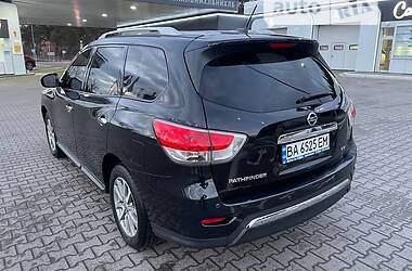 Nissan Pathfinder se