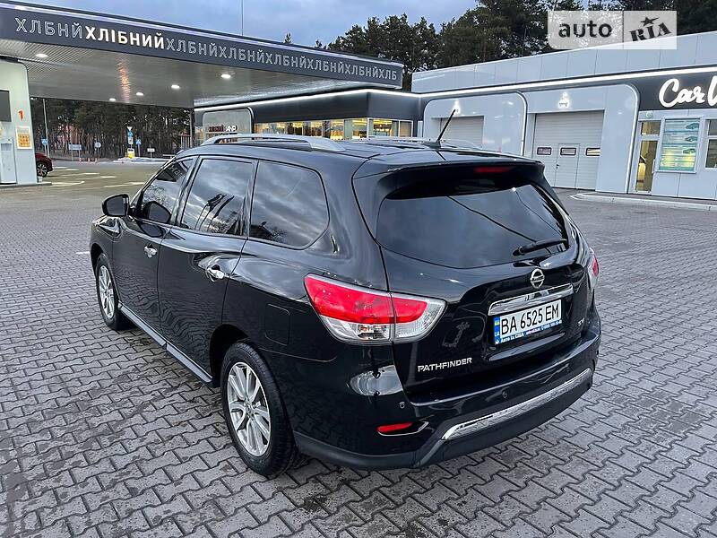 Nissan Pathfinder se