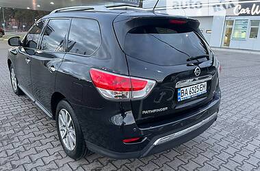 Nissan Pathfinder se
