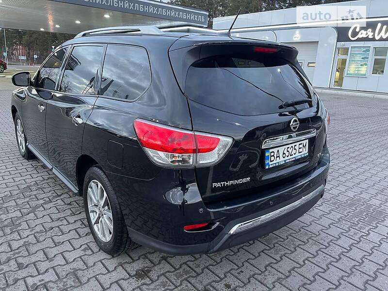 Nissan Pathfinder se