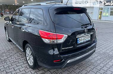 Nissan Pathfinder se