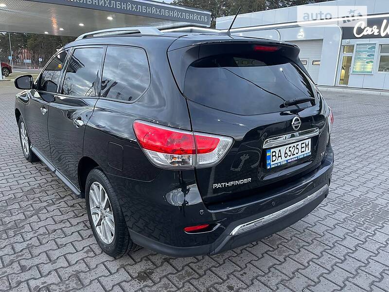 Nissan Pathfinder se