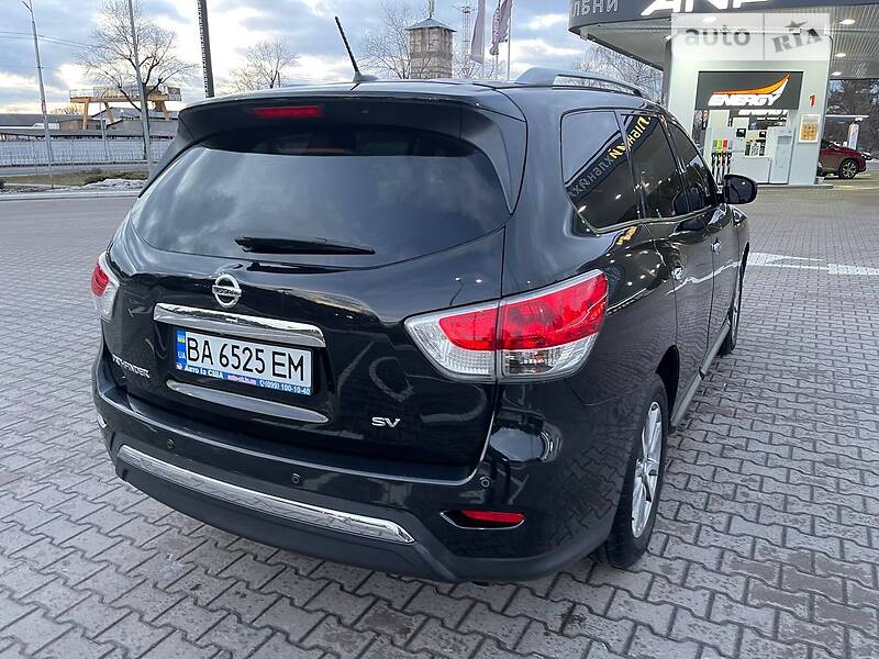 Nissan Pathfinder se