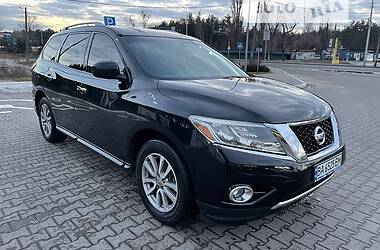 Nissan Pathfinder se