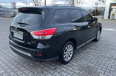 Nissan Pathfinder se
