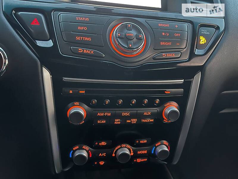 Nissan Pathfinder se