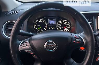 Nissan Pathfinder se