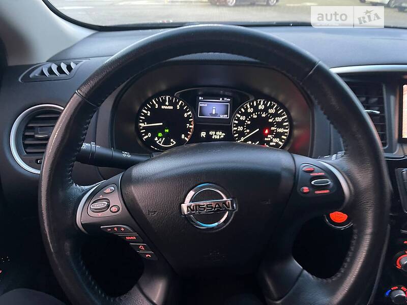 Nissan Pathfinder se