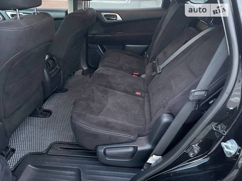 Nissan Pathfinder se
