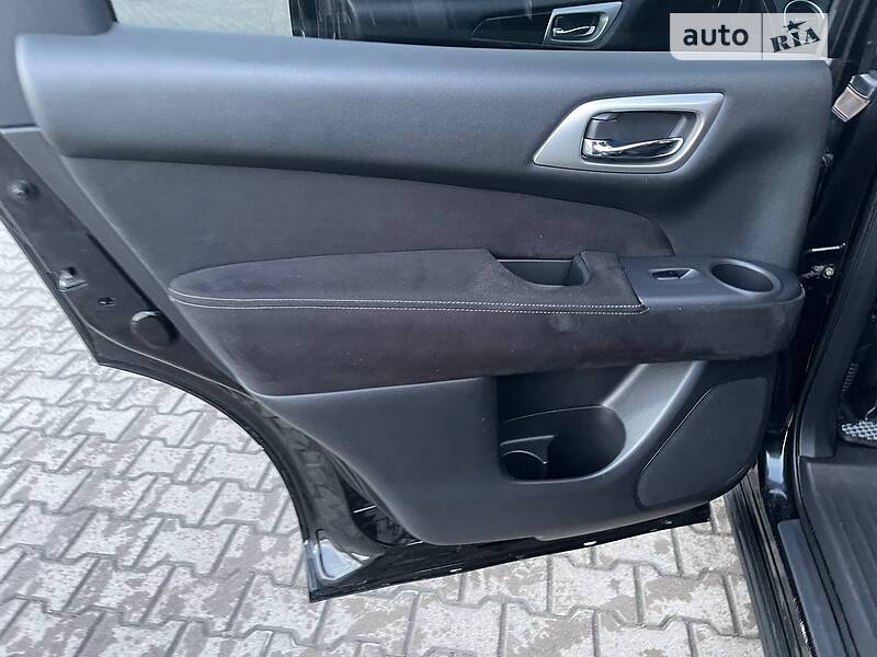 Nissan Pathfinder se