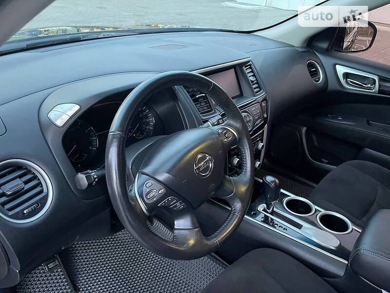 Nissan Pathfinder se