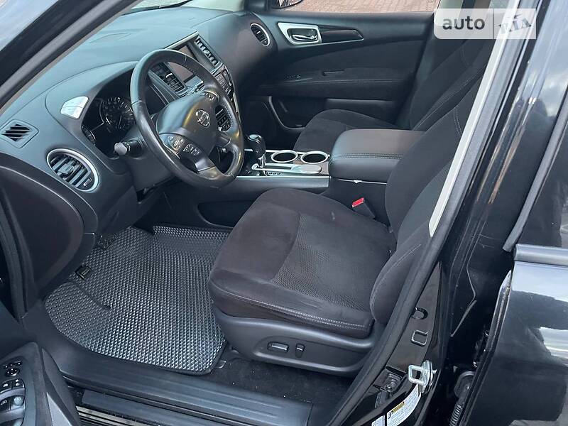 Nissan Pathfinder se