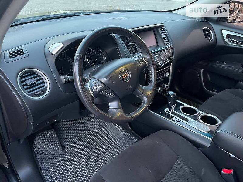 Nissan Pathfinder se