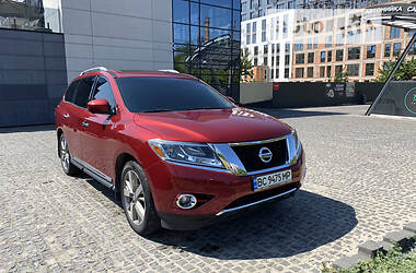 Внедорожник / Кроссовер Nissan Pathfinder 2015 в Львове