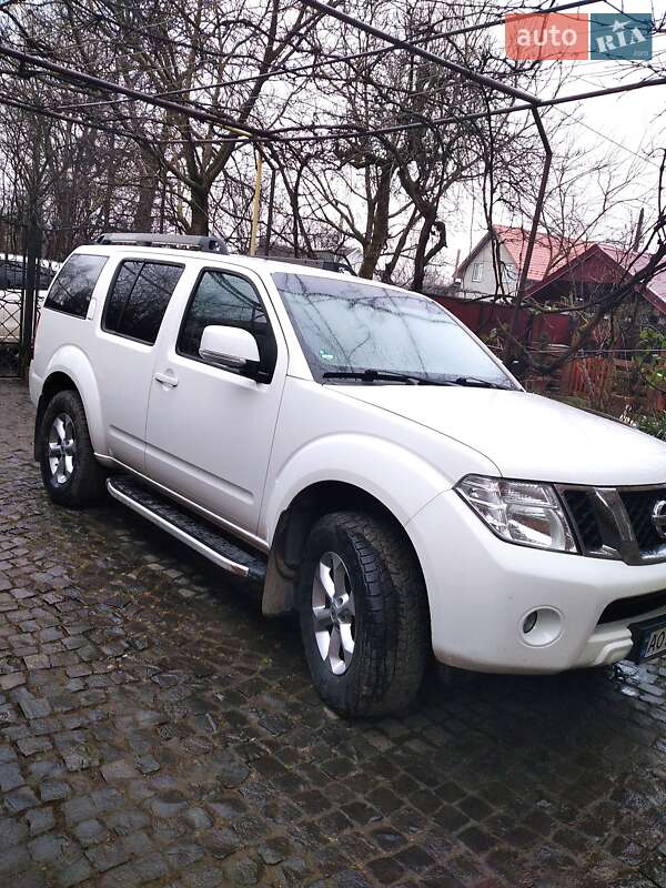 Позашляховик / Кросовер Nissan Pathfinder 2011 в Тячеві