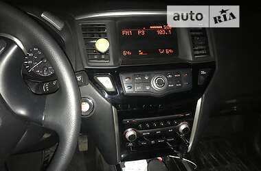 Позашляховик / Кросовер Nissan Pathfinder 2016 в Гайвороні