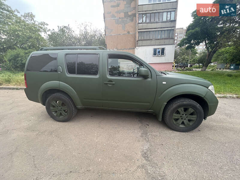 Внедорожник / Кроссовер Nissan Pathfinder 2006 в Краматорске