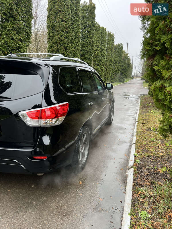 Внедорожник / Кроссовер Nissan Pathfinder 2014 в Ровно