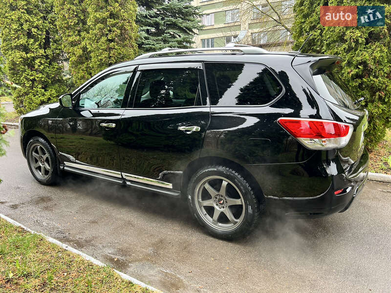 Внедорожник / Кроссовер Nissan Pathfinder 2014 в Ровно