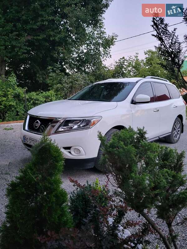 Позашляховик / Кросовер Nissan Pathfinder 2015 в Чорткові