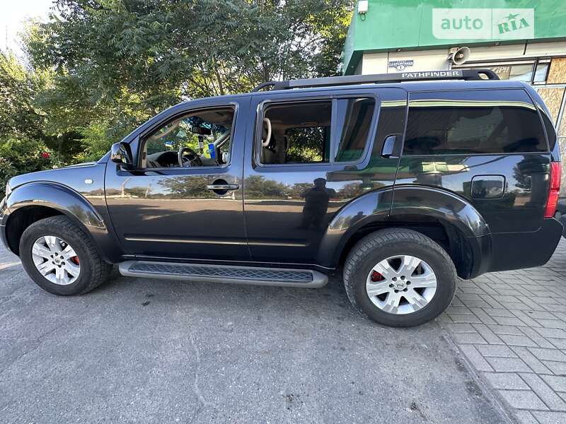 Позашляховик / Кросовер Nissan Pathfinder 2006 в Слов'янську