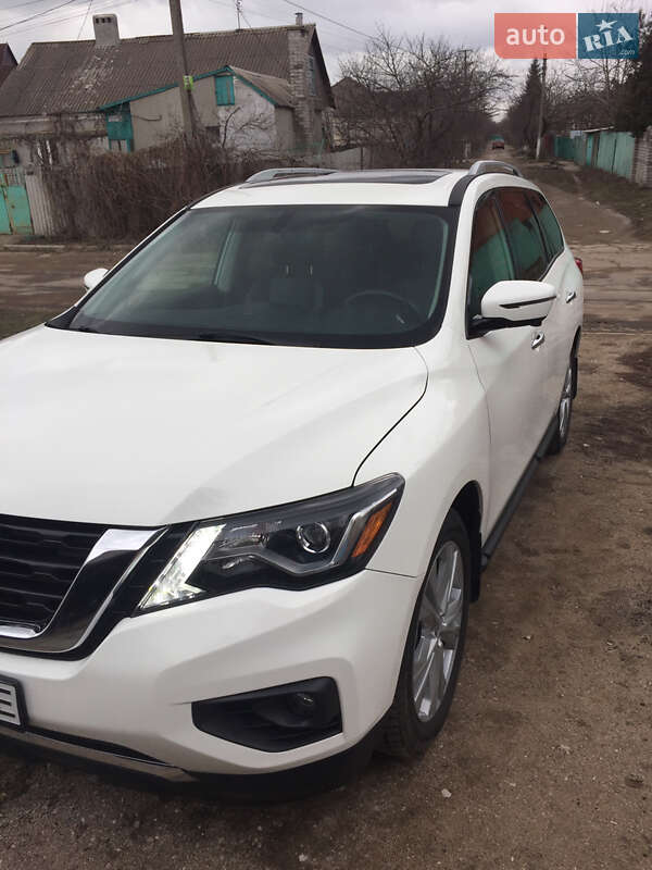 Внедорожник / Кроссовер Nissan Pathfinder 2017 в Прилуках