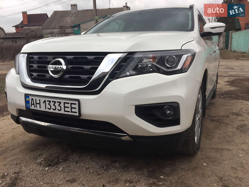Внедорожник / Кроссовер Nissan Pathfinder 2017 в Прилуках