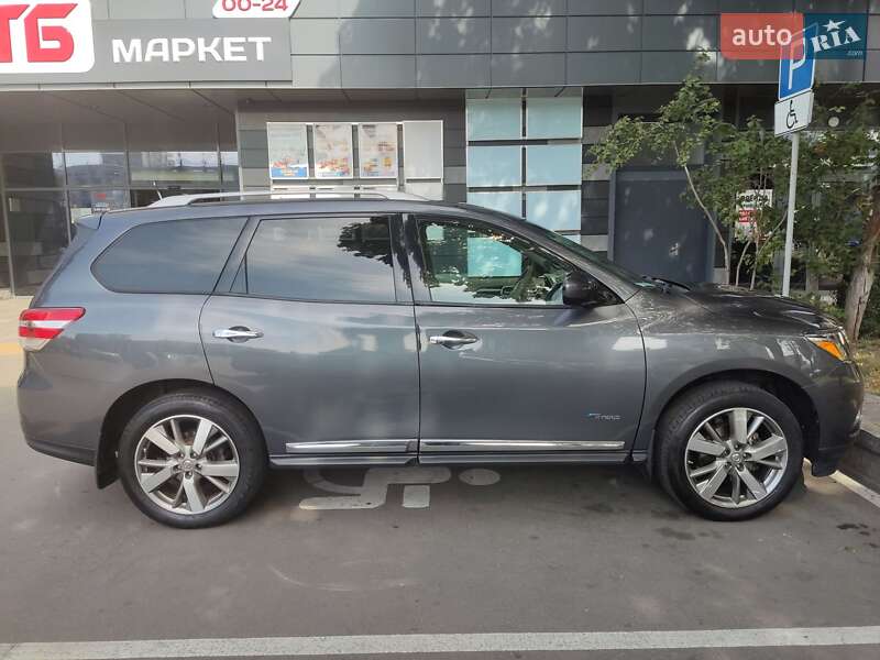 Позашляховик / Кросовер Nissan Pathfinder 2014 в Києві