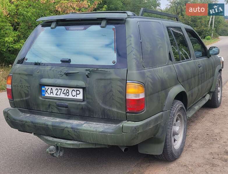 Внедорожник / Кроссовер Nissan Pathfinder 1999 в Киеве