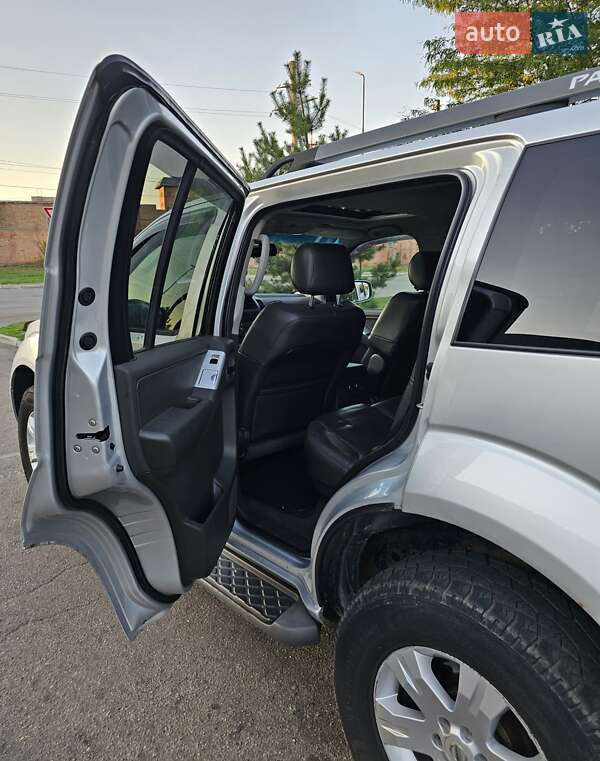 Внедорожник / Кроссовер Nissan Pathfinder 2006 в Александрие фото 19 Внедорожник / Кроссовер Nissan Pathfinder 2006 в Александрие