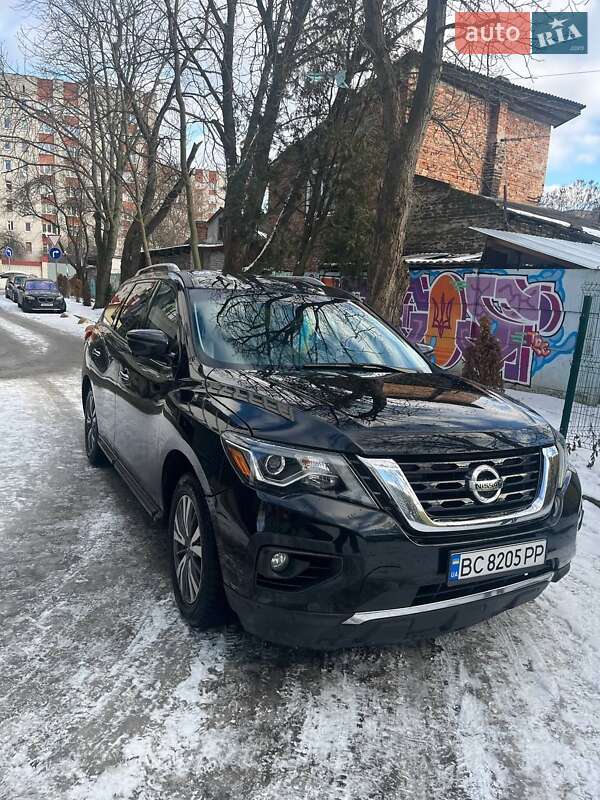 Внедорожник / Кроссовер Nissan Pathfinder 2017 в Львове