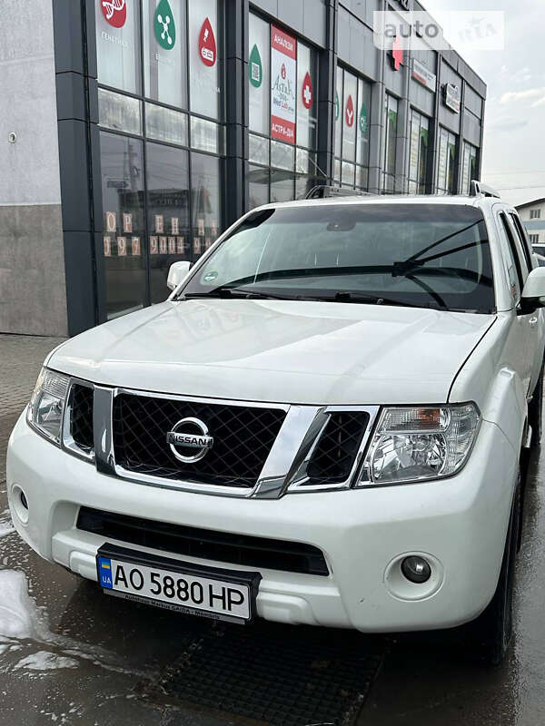 Внедорожник / Кроссовер Nissan Pathfinder 2011 в Тячеве
