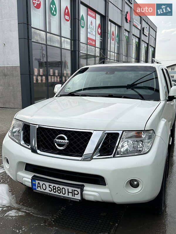 Позашляховик / Кросовер Nissan Pathfinder 2011 в Тячеві