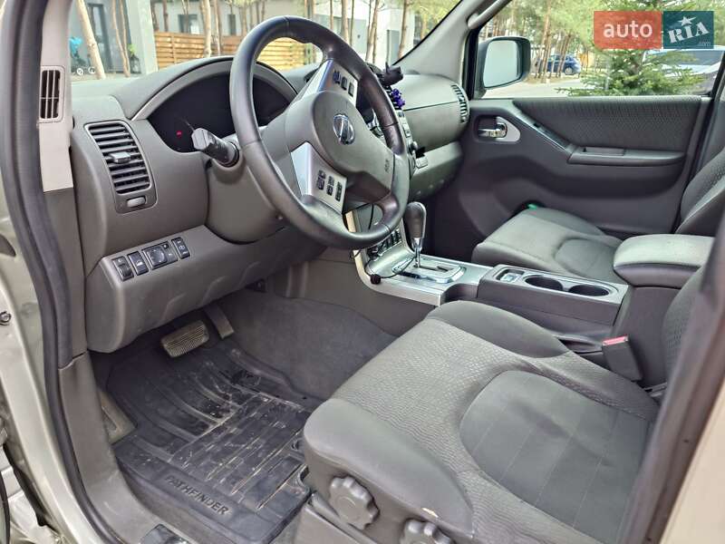 Внедорожник / Кроссовер Nissan Pathfinder 2010 в Киеве