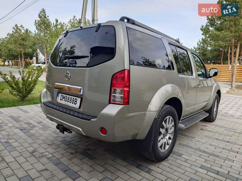 Внедорожник / Кроссовер Nissan Pathfinder 2010 в Киеве