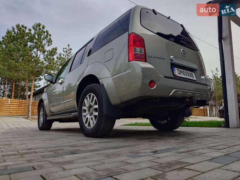 Внедорожник / Кроссовер Nissan Pathfinder 2010 в Киеве