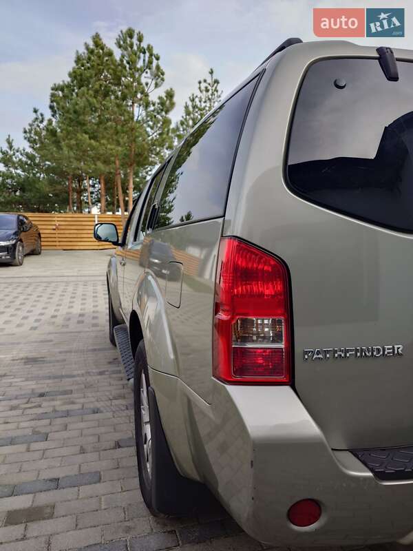 Внедорожник / Кроссовер Nissan Pathfinder 2010 в Киеве